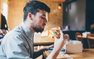 تحذير: هذه الأطعمة تسبب سرطان الرئة