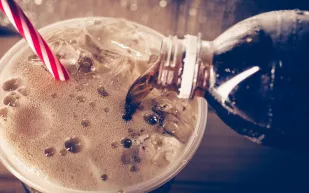 مفاجأة صادمة لعشاق مشروبات الدايت: دراسة تحذر من مخاطر صحية 