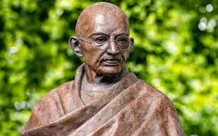 هل ينجح تمثال غاندي المصغر في سرقة الأضواء بمزاد ويلتشير المقبل؟