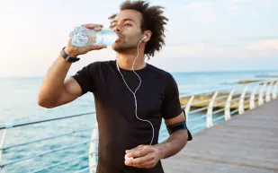 دراسة تحذر من تلوث أجسامنا بالمياه البلاستيكية!