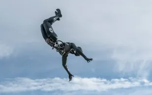 ديزني تكشف عن روبوت طائر.. ما هي مواصفاته وقدراته الخارقة؟ (فيديو)