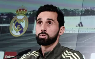 جيرارد بيكيه يسخر من أربيلوا بعد إخراج ريال مدريد المفاجئ