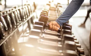 لماذا نفشل في الالتزام بالرياضة؟ دراسة تكشف