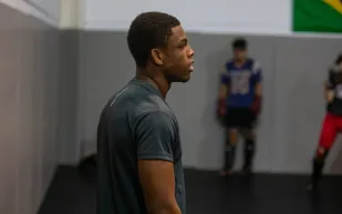 حادثة مروعة في نزالات UFC: مقاتل ينهار بعد بلوغ الحد الأقصى للوزن (فيديو)