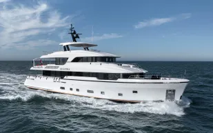 ذروة موسم الفخامة البحري: 10 يخوت خطفت الأضواء في سانت بارتس 2025