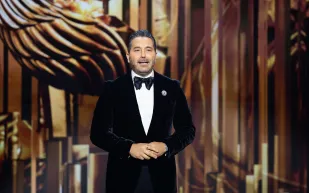 النجوم العرب يتنافسون بأناقتهم على السجادة اللافندر لحفل جوي أووردز