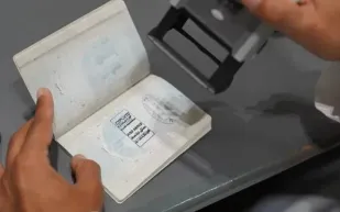 هكذا يمكن تمديد تأشيرات العمال خارج المملكة عبر "أبشر للأعمال"