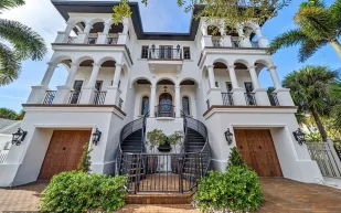 قصر أسطورة المصارعة هالك هوجان للبيع.. فكم يبلغ سعره؟