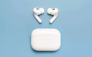 أبل تعزز تجربة المستخدم في سماعاتها.. ما الجديد في آيربودز برو 3؟