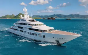 يخت مؤلفة هاري بوتر يقطع دورة ونصف حول الأرض ويجني الملايين