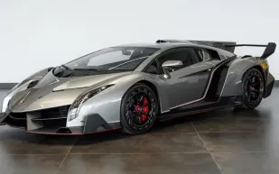واحدة من ثلاث فقط.. "لامبورجيني فينينو" تُعرض للبيع بسعر خيالي (فيديو)