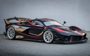 Ferrari FXX K Evo النادرة بمزاد باريس.. سيارة "صفرية" قد تلامس هذا السعر