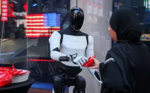 Optimus.. إيلون ماسك يكشف موعد بيع الروبوتات الشبيهة بالبشر