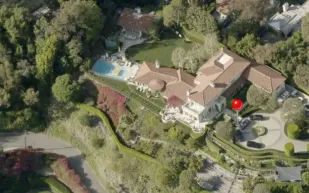 قصر نجوم هوليوود في بيفرلي هيلز يُباع بأقل من نصف سعره.. كم كانت قيمته التقديرية؟