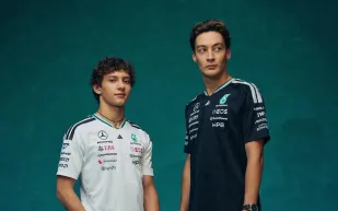 الابتكار في أزياء F1.. كيف غيّرت أديداس هوية مرسيدس لعام 2026؟