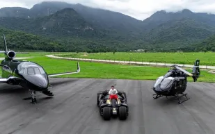 نيمار يعيش حلم باتمان ويثير متابعيه بعرض ممتلكاته الفاخرة (فيديو)