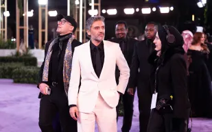 أزياء كلاسيكية أنيقة لنجوم عالميين في حفل "Joy Awards 2026"