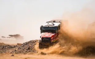 إريك غوكزال يتصدر المرحلة التاسعة في رالي داكار السعودية (فيديو)