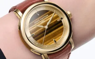 ساعات لويس فيتون تتألق بالذهب الخالص.. "Tambour" و"Escale" بإصدارات استثنائية