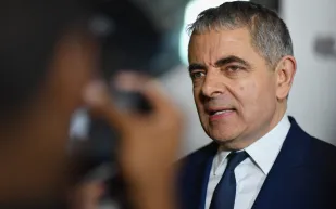 أسرار لم تعرفها عن "مستر بين".. كيف أنقذ عائلته من حادث طائرة