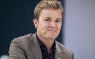 بطل الفورمولا 1 يطلق صندوقًا استثماريًا جديدًا.. هذه قيمته وأهدافه