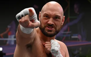 جوشوا أم ووردلي؟.. من سيكون خصم تايسون فيوري في نزال اللقب المرتقب؟ (فيديو)