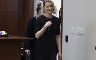 وثائقي Silenced يعيد آمبر هيرد للواجهة.. تفاصيل صادمة عن نزاعها القانوني مع جوني ديب