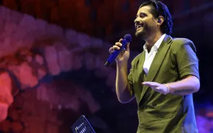 ناصيف زيتون ودانييلا رحمة يرزقان بطفلهما الأول.. ما اسمه؟ (فيديو)