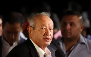 نجيب ساويرس يكشف عن روتينه اليومي بين العمل والقيلولة