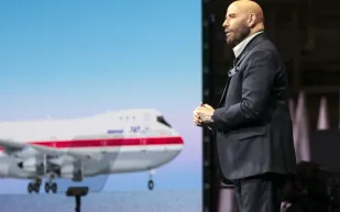 من هوليوود إلى مدرج الإقلاع.. جون ترافولتا يحوّل منزله في فلوريدا إلى مطار خاص