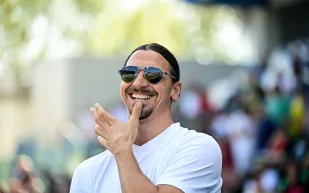 بعيدًا عن الأضواء: زلاتان إبراهيموفيتش في مغامرة جديدة بالقطب الشمالي