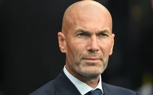 هل يعود زين الدين زيدان إلى إنجلترا؟ إليك شروطه لتدريب مانشستر يونايتد