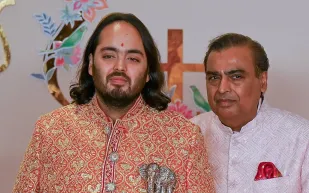 1.6 مليون دولار من الفخامة والحماية: سيارة أنانت أمباني الذهبية المصفحة 