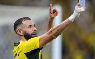 بنزيما يرفض عرض الاتحاد ويتخذ قرارًا مفاجئًا بعد التوترات الأخيرة