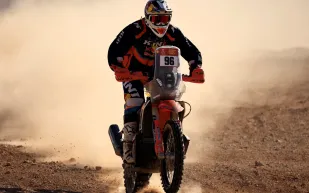 بعد إصابة في اليد اليسرى.. توبياس إبستر يغادر رالي داكار 2026 (فيديو)