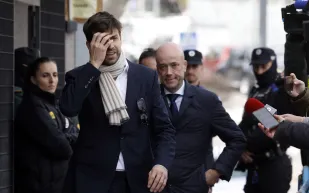 جيرارد بيكيه يتعرض لموقف محرج بسبب شاكيرا بعد هزيمة فريقه (فيديو)