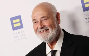 لحظة مؤثرة في غولدن غلوب.. كيف تم تكريم روب راينر بعد رحيله المأساوي؟ 