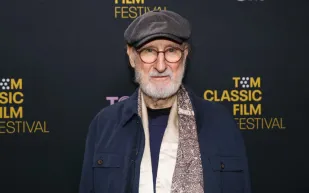 في عيد ميلاده الـ 86.. كم تبلغ ثروة المرشح للأوسكار جيمس كرومويل؟