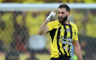 تشكيلة الاتحاد المتوقعة ضد الفتح.. من يعوض غياب بنزيما؟