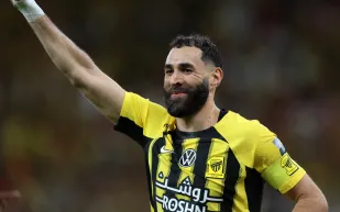 كريم بنزيما يخطف الأنظار بساعة ريتشارد ميل النادرة