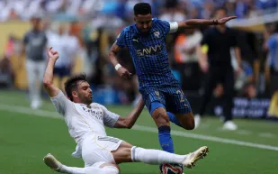 هاني الداود يثير الجدل: غياب سالم الدوسري ليس بسبب الإصابة! (فيديو)