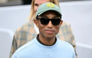 فاريل ويليامز يفتتح أسبوع باريس بمجموعة رجالية هادئة من لويس فويتون (فيديو)