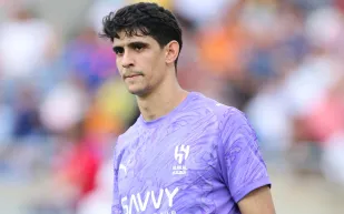 الهلال يستعيد حارسه: هل يشارك ياسين بونو في المواجهة القادمة؟