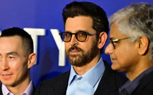 في عيد ميلاده الـ 52.. كم تبلغ ثروة نجم بوليوود هريثيك روشان؟