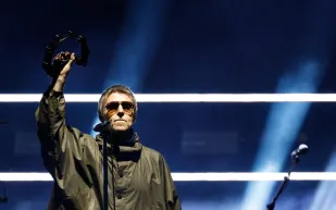 ليام غالاغير يشتري قصر توني أدامز بـ4.2 مليون إسترليني.. ماذا قال لجيرانه؟