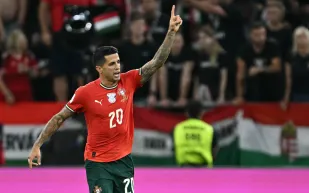 جواو كانسيلو على طاولة السوبر الإسباني.. هل يعود إلى برشلونة؟ (فيديو)