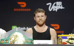 "كانيلو" يتألق بساعة باتيك فيليب نوتيلوس في باريس.. إليك سعرها الخيالي