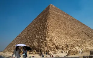 مفاجأة هندسية.. دراسة تؤكد بناء هرم خوفو من الداخل إلى الخارج