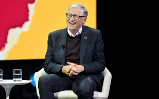 هل يكون 2026 عام تقليص أسبوع العمل؟ نبوءات بيل غيتس وماسك تثير الجدل