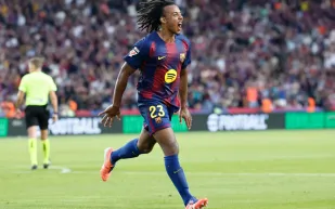 كوندي نجم برشلونة يستمتع بوقته في جدة التاريخية (فيديو)